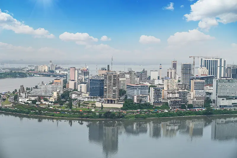 Vue de la ville d'Abidjan (Côte d'Ivoire) du ciel.